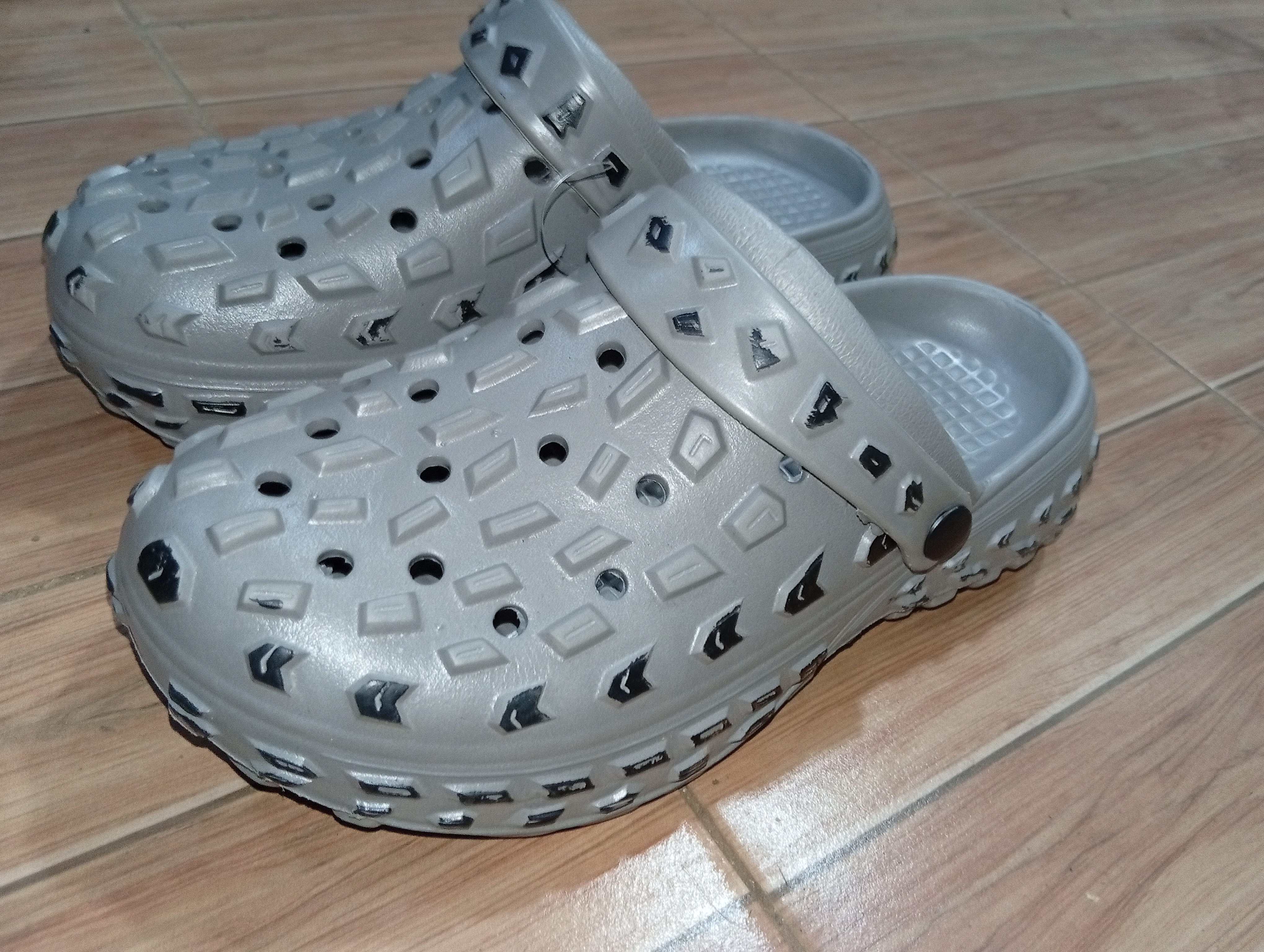 Blocked crocs (Gray)