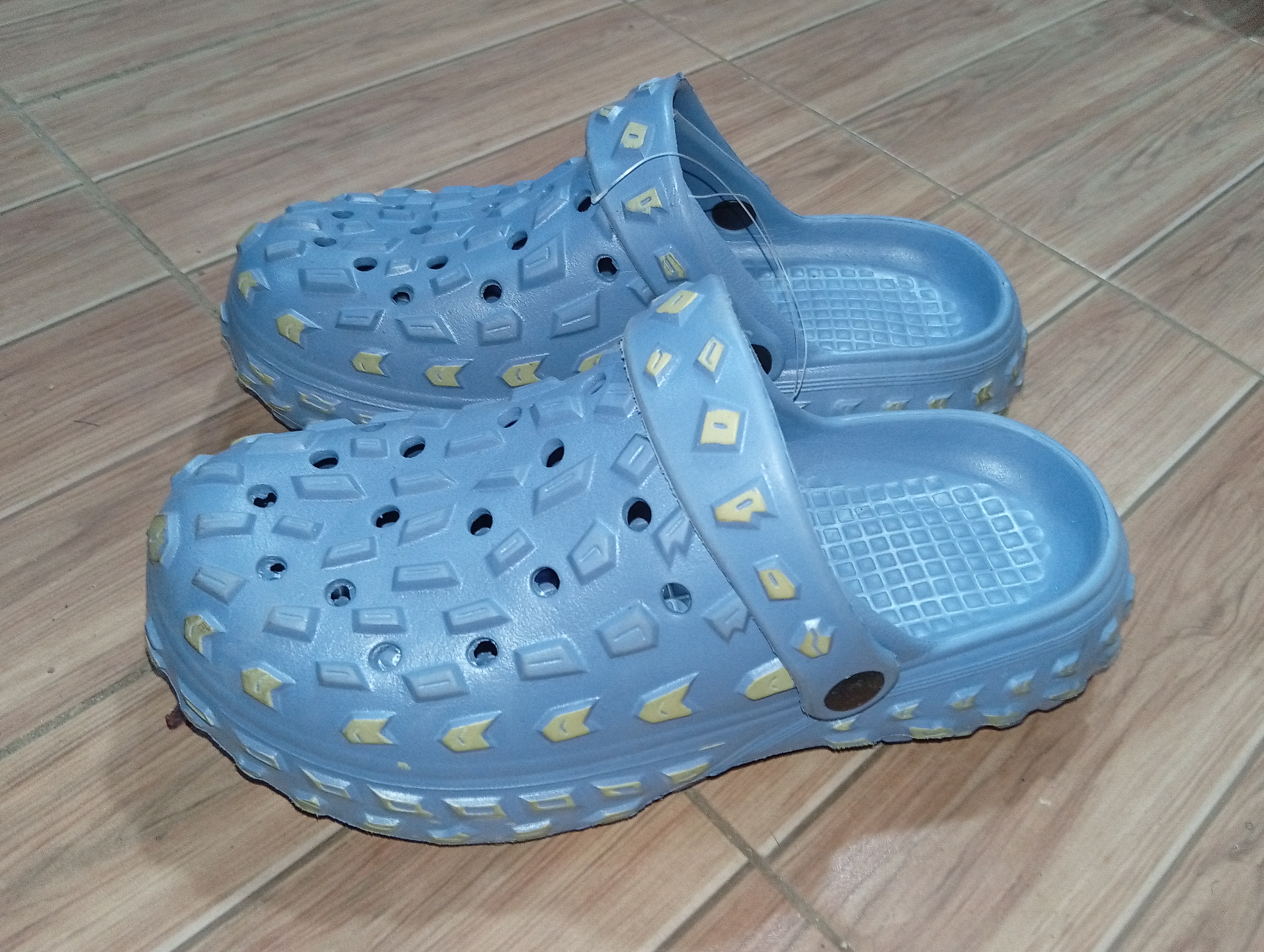 Blocked crocs (blue)