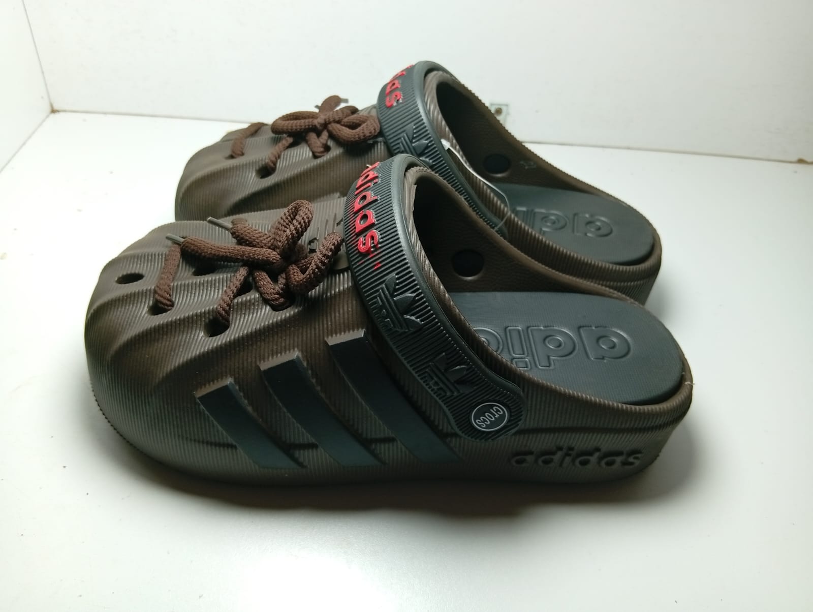 adidas (Brown)