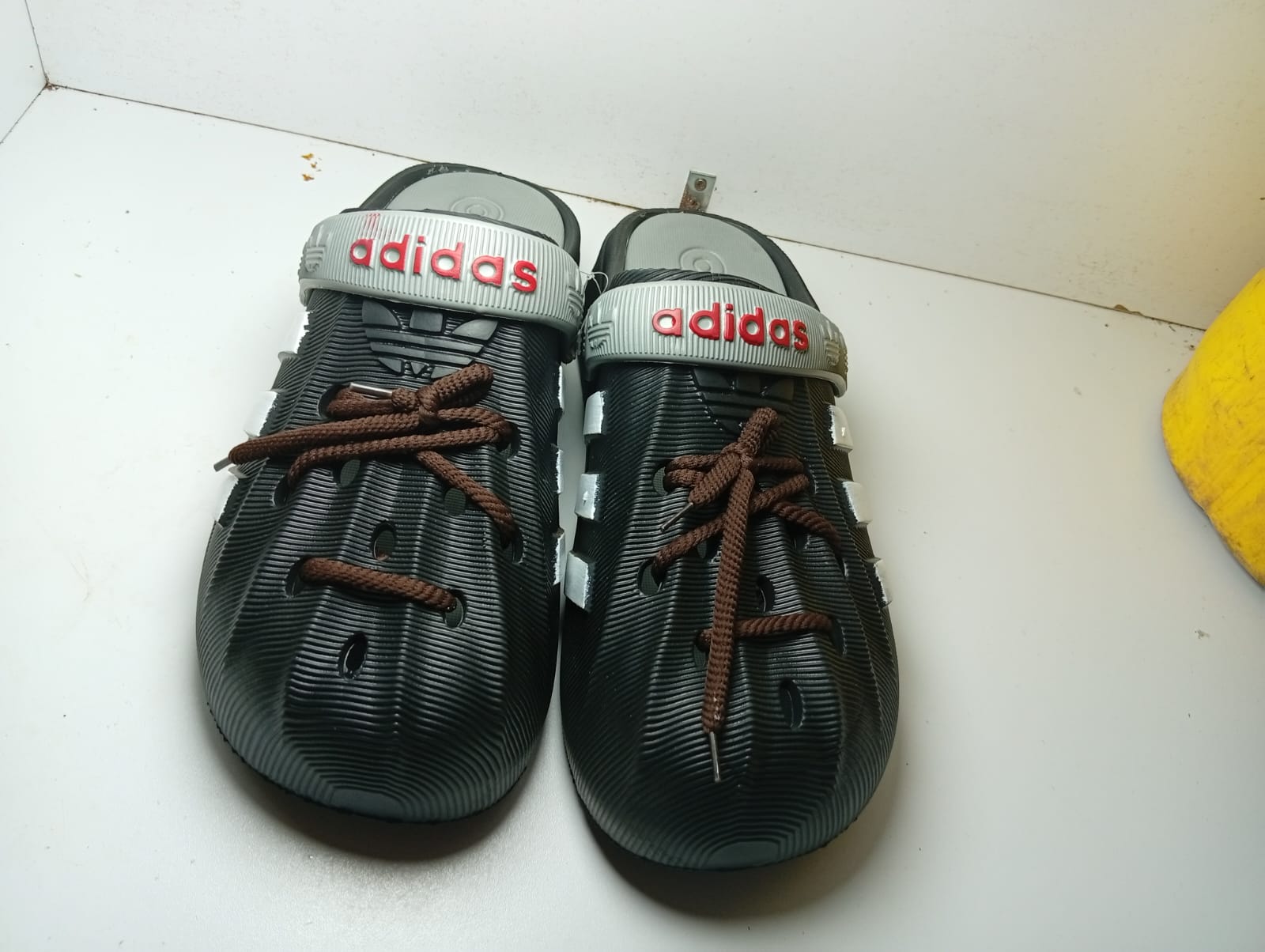 adidas (Black)