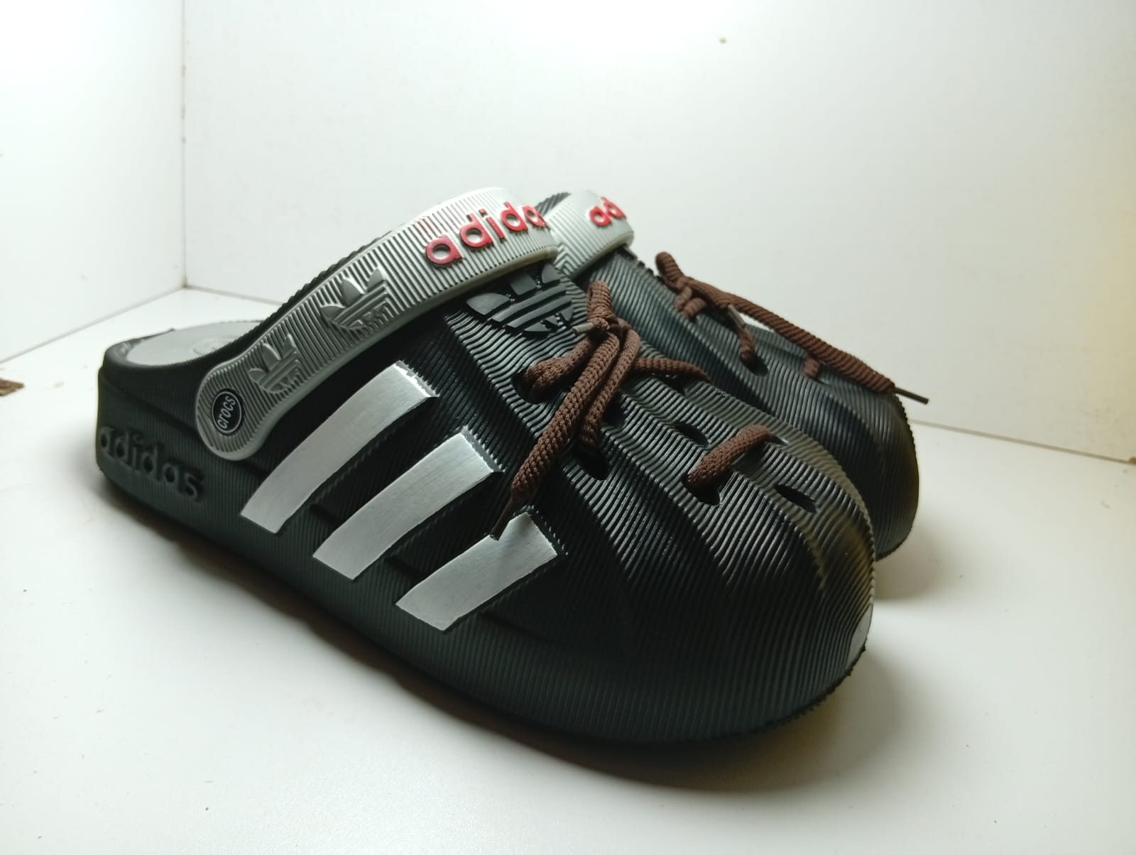 adidas (Black)