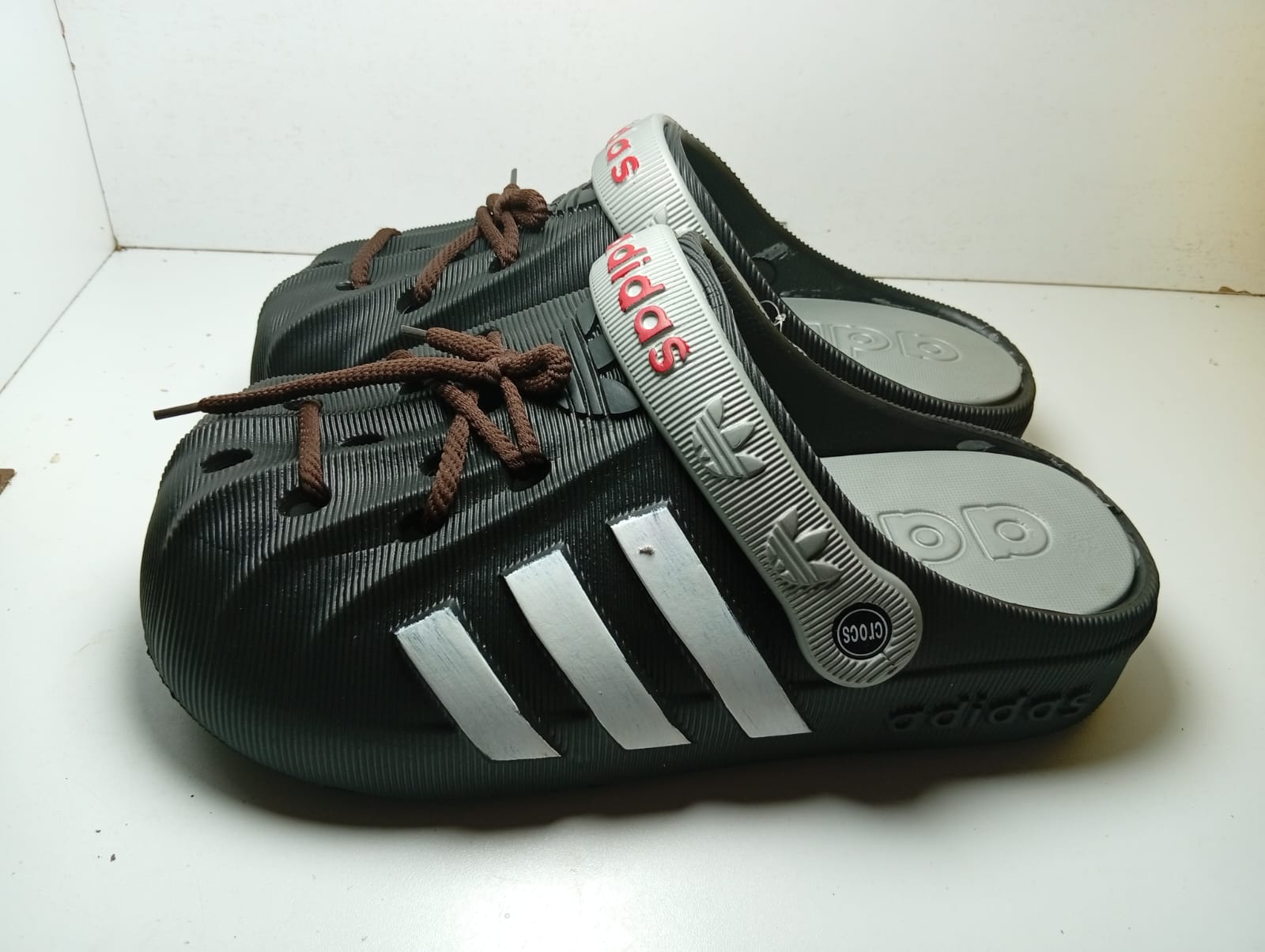adidas (Black)
